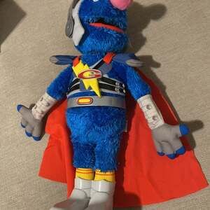 2011 Hasbro SESAME STREET Super Hero Flying GROVER 2.0 15" Talks Sings Pre owned